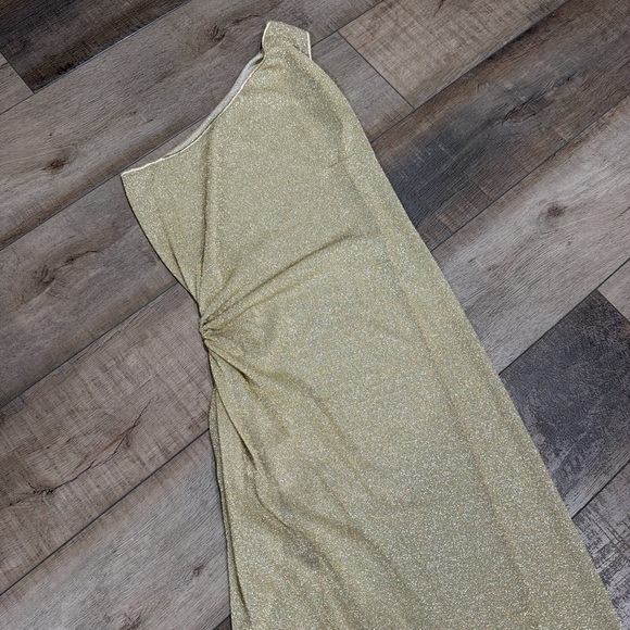 Oseree lemerie one shoulder dress in gold - Picture 10 of 11